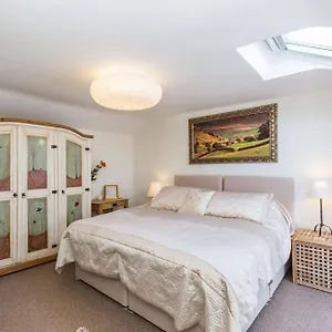 Fern Hse Grassington; Yet Quiet & Parking Holiday home Grassington