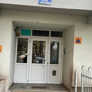 Host Tina , Bucureşti România
